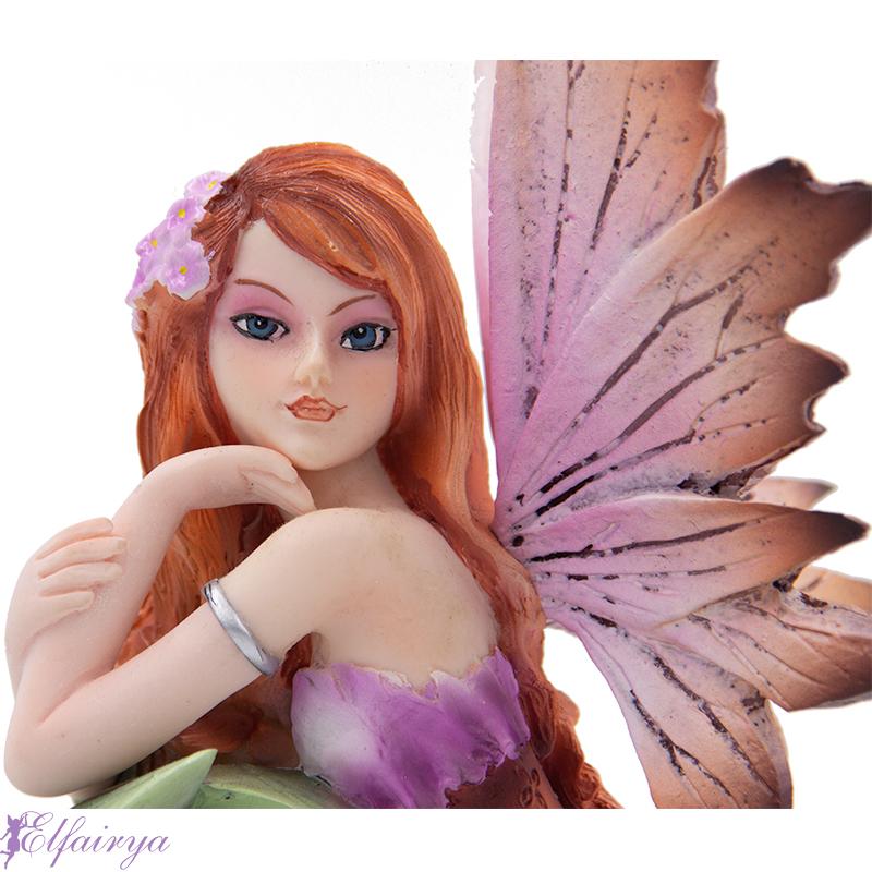Blumenfee "Foglia" auf Blatt